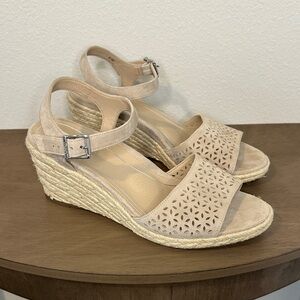Vionic Elegant Beige Wedge Sandals